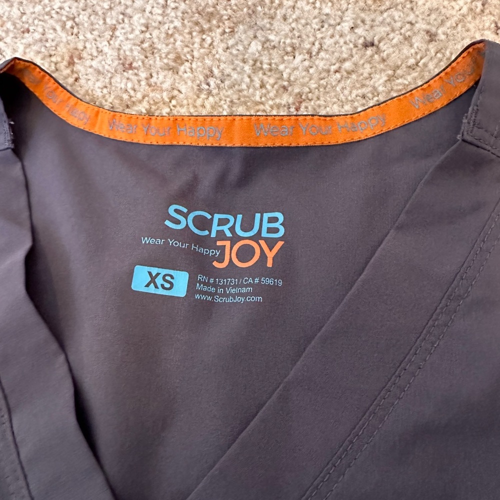 Charcoal Grey V-Neck Scrub Set - Picture 2 of 3